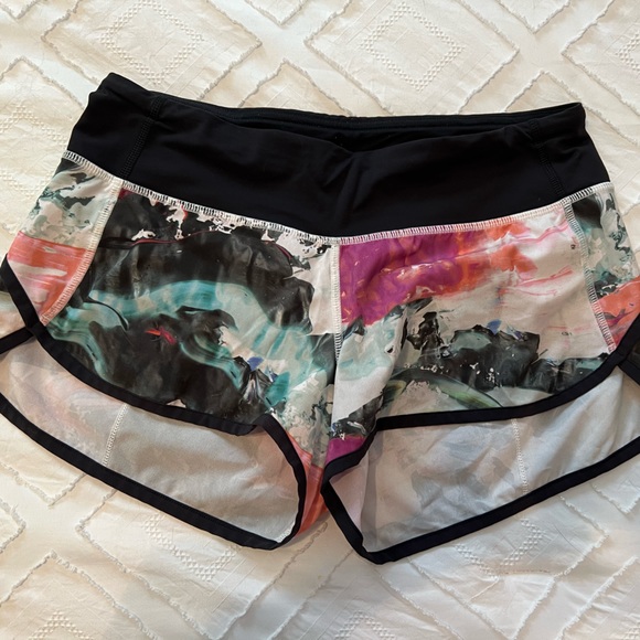 lululemon athletica Pants - Lululemon Speed Up Short Low Rise 2.5 Size 4